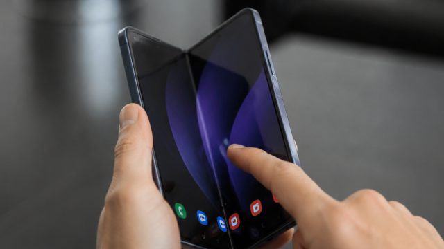 Foldable Phone Challenges: Insights from Recent Consumer Feedback